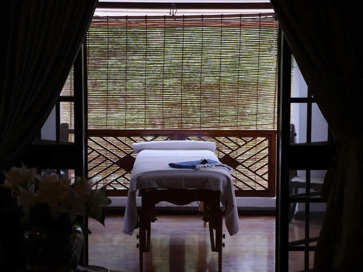 Le Colonial 1506 - Exclusive Luxury Hideaway Hotel Kochi 4*,